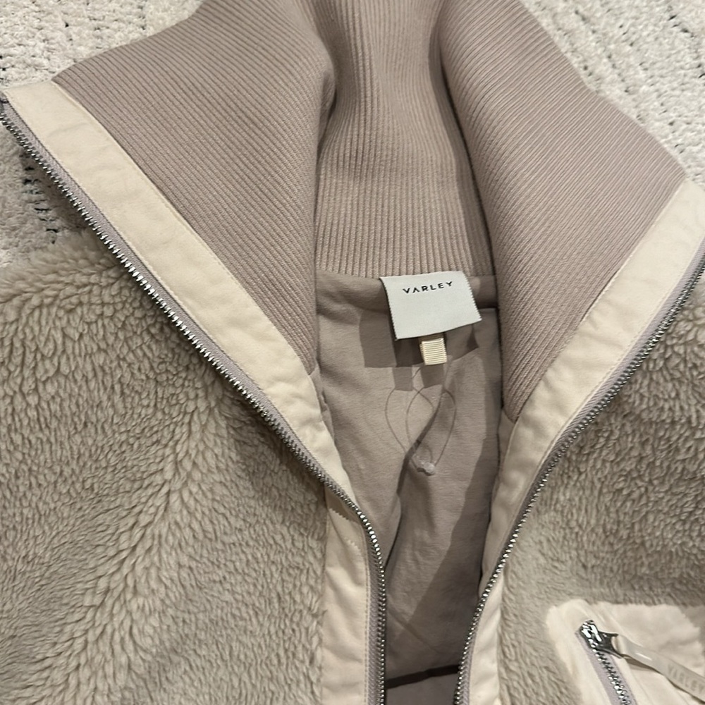 NWOT Varley Myla Zip Through Teddy Beige and Cream Sherpa Jacket - Picture 8 of 11